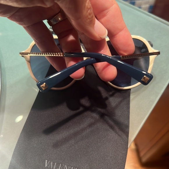 498$ NIB Valentino Garavani SUNGLASSES. Dust pink and blue, rose gold hardware - Picture 12 of 16